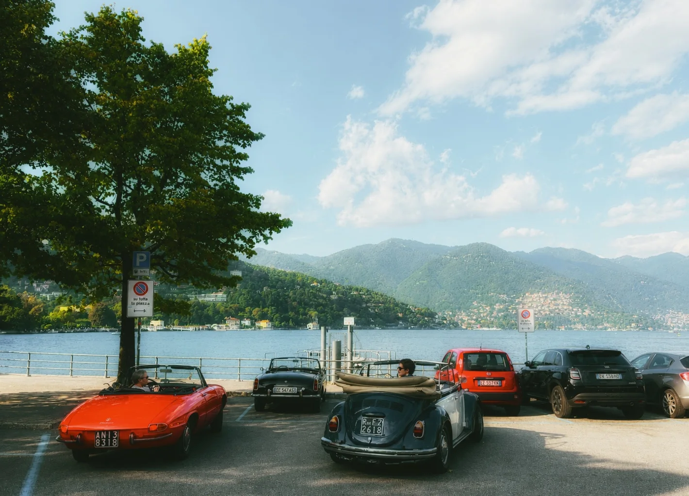 Lake Como: vintage cars on the waterfront with mountains behind